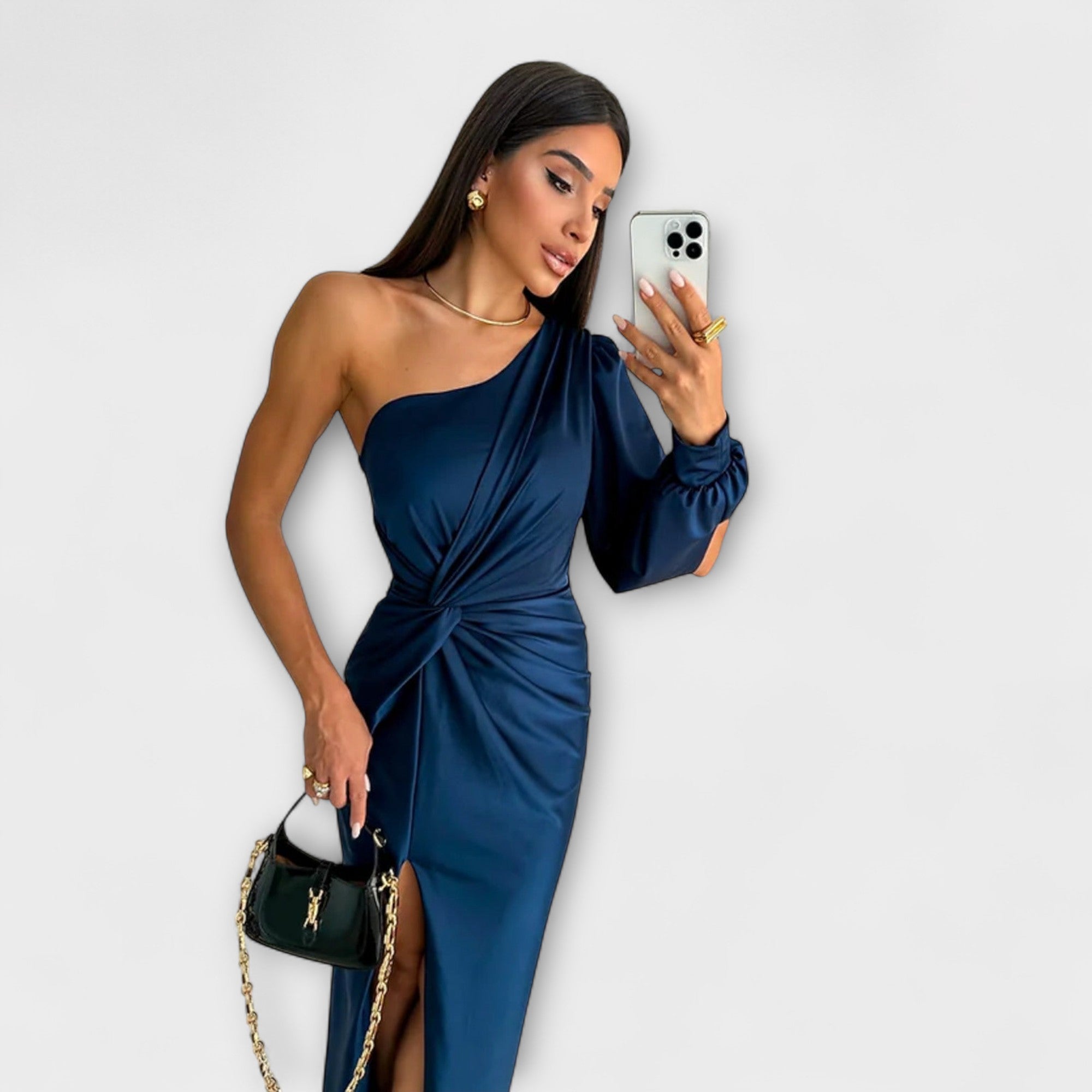 Julie – Elegantiškos suknelės su rafinuotumu