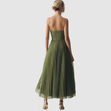 Adéla – Moderni elegancija su atvira nugara