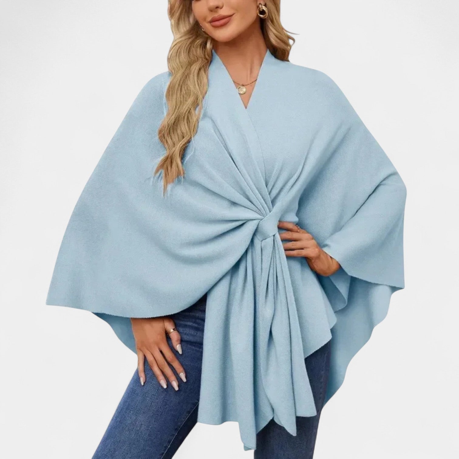 Daniela – Elegantiška plazdanti pončo su mazgu