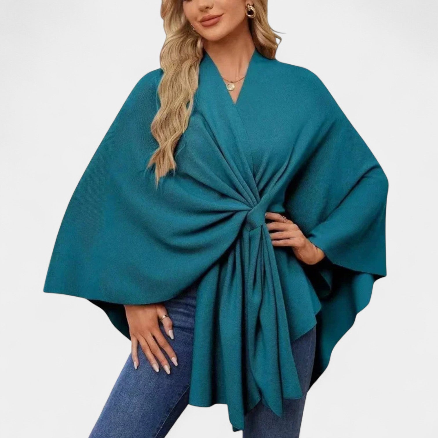 Daniela – Elegantiška plazdanti pončo su mazgu