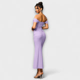 Ione - Bodycon suknelė su atvirais pečiais ir raukiniais