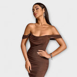 Ione - Bodycon suknelė su atvirais pečiais ir raukiniais