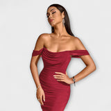 Ione - Bodycon suknelė su atvirais pečiais ir raukiniais
