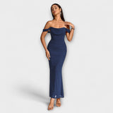 Ione - Bodycon suknelė su atvirais pečiais ir raukiniais